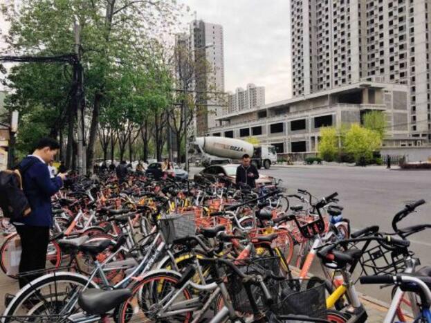 ��ס����������������Ůʿ�Q�������������ֱ��ڵ��Fվ��F(xi��n)�Ѻ���Ҋ��С�S܇���������ҵ�һ���vҲ�ǉĵģ����Ӳ����T��